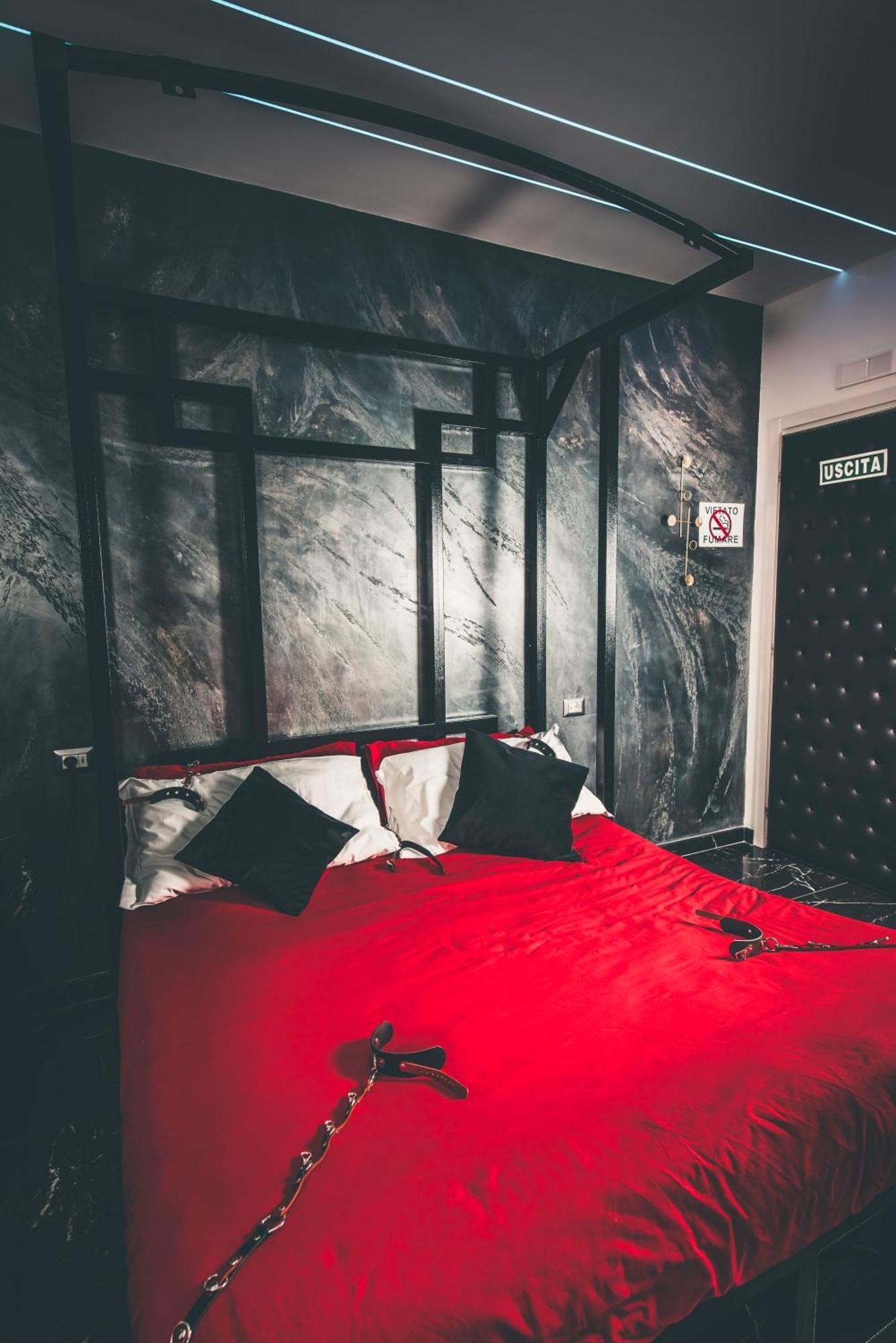 Suite Luxury Bdsm Рим Экстерьер фото